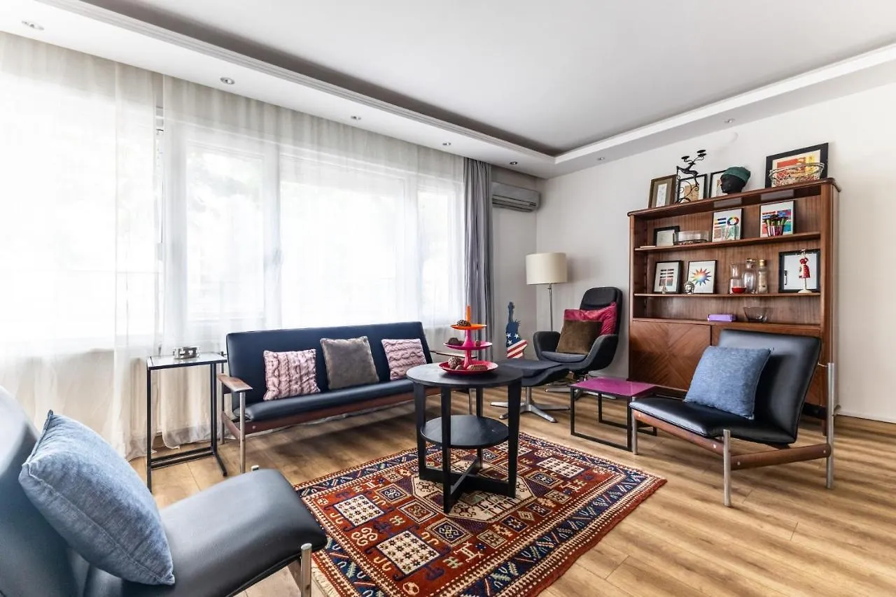 Classic Flat 10 Min To Bagdat Street In Suadiye Istanbul